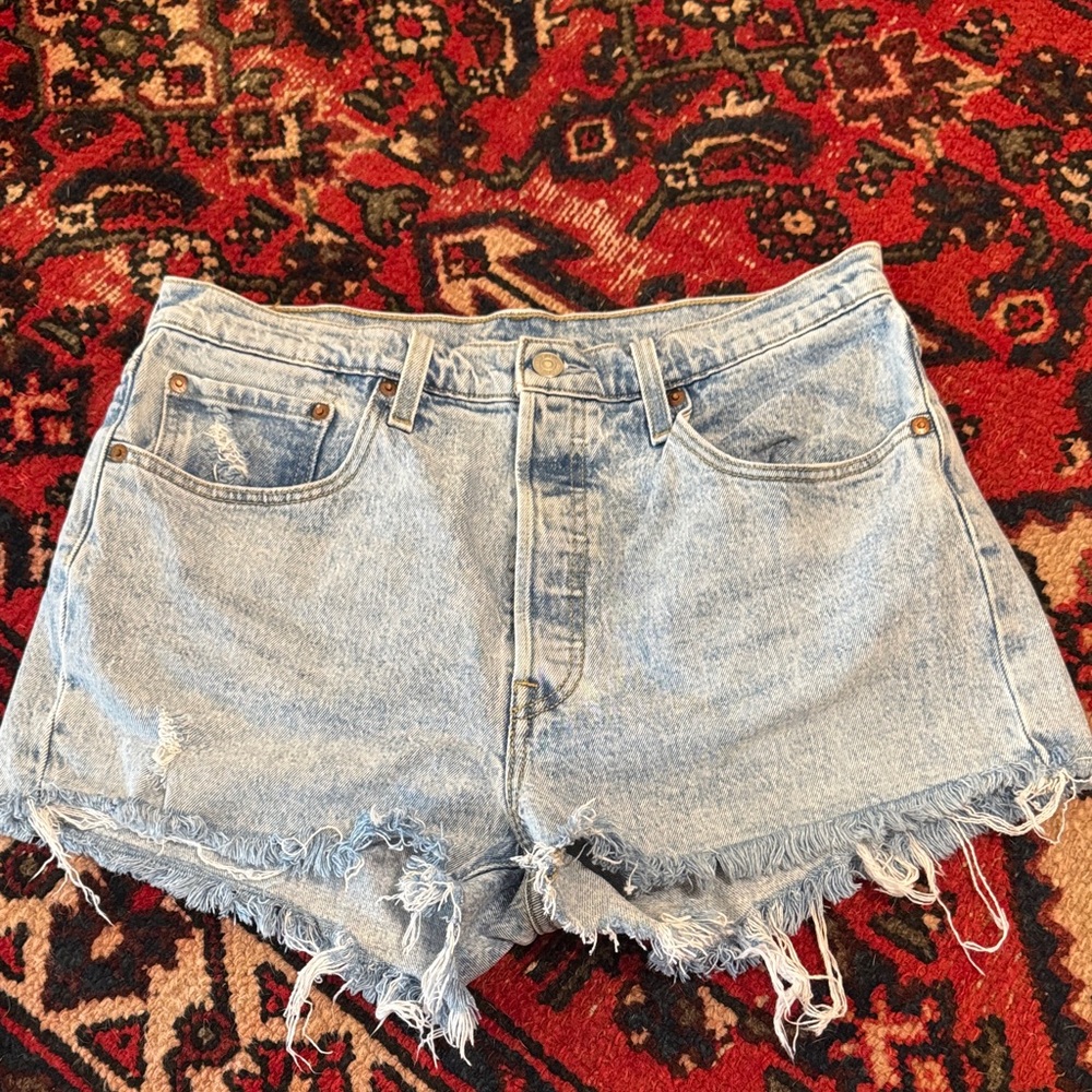 501 Distressed Levi’s